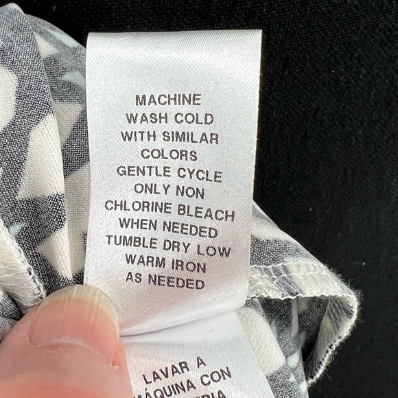 WISP GEOMETRIC KEYHOLE BODICE WHITE DRESS BLACK‎ DESIGN WITH BLUE ACCENT. - Picture 8 of 10